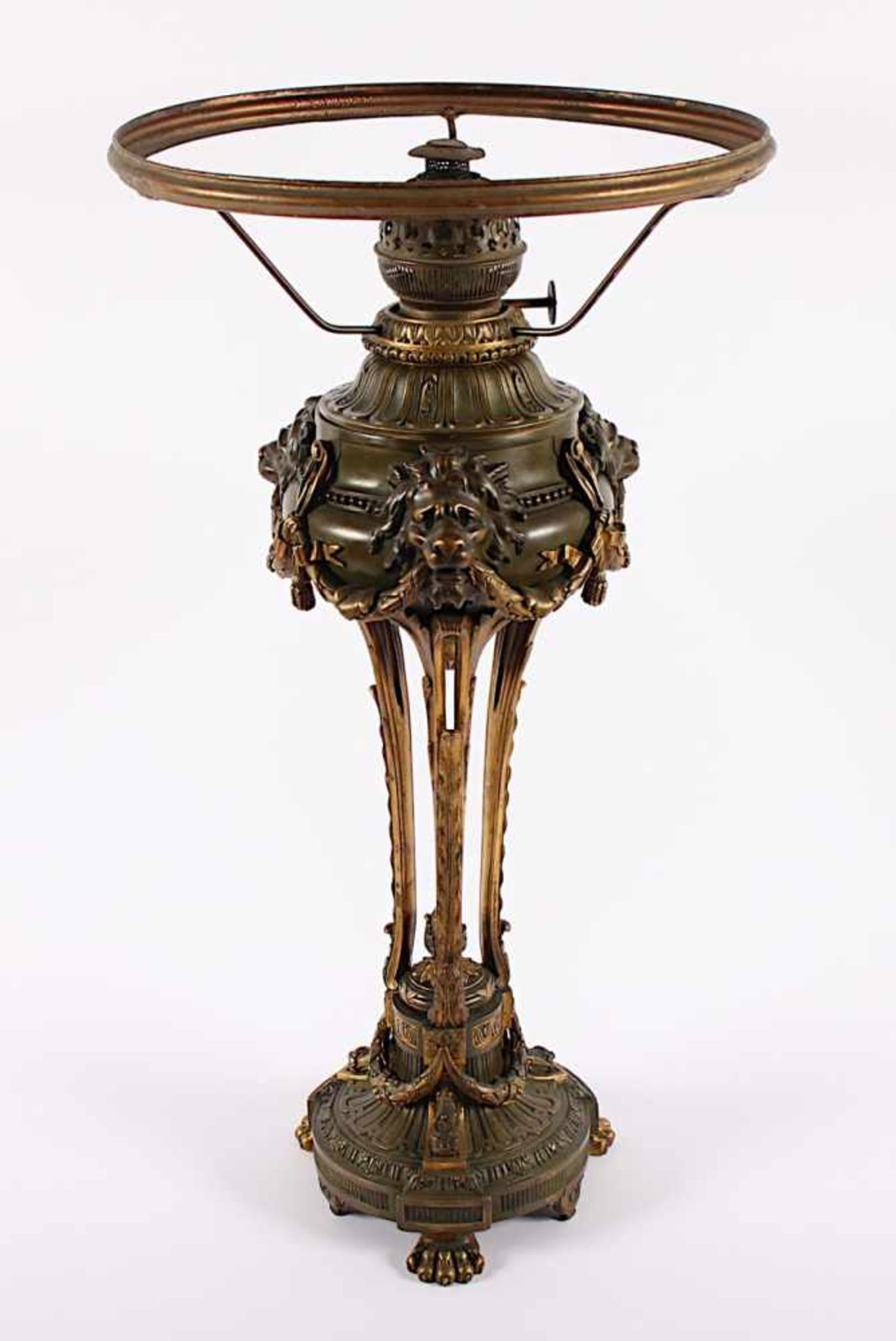 LAMPENFUSS, Bronze, verschieden patiniert, H 59, ohne Schirm, mit Ölbehälter, wohl BERLIN, um 1880