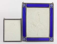 ZWEI BLEIVERGLASUNGEN MIT LITHOPHANIEN, Frauenbildnisse 1.) opakes Weißglas, 18,5 x 15, Prägemarke