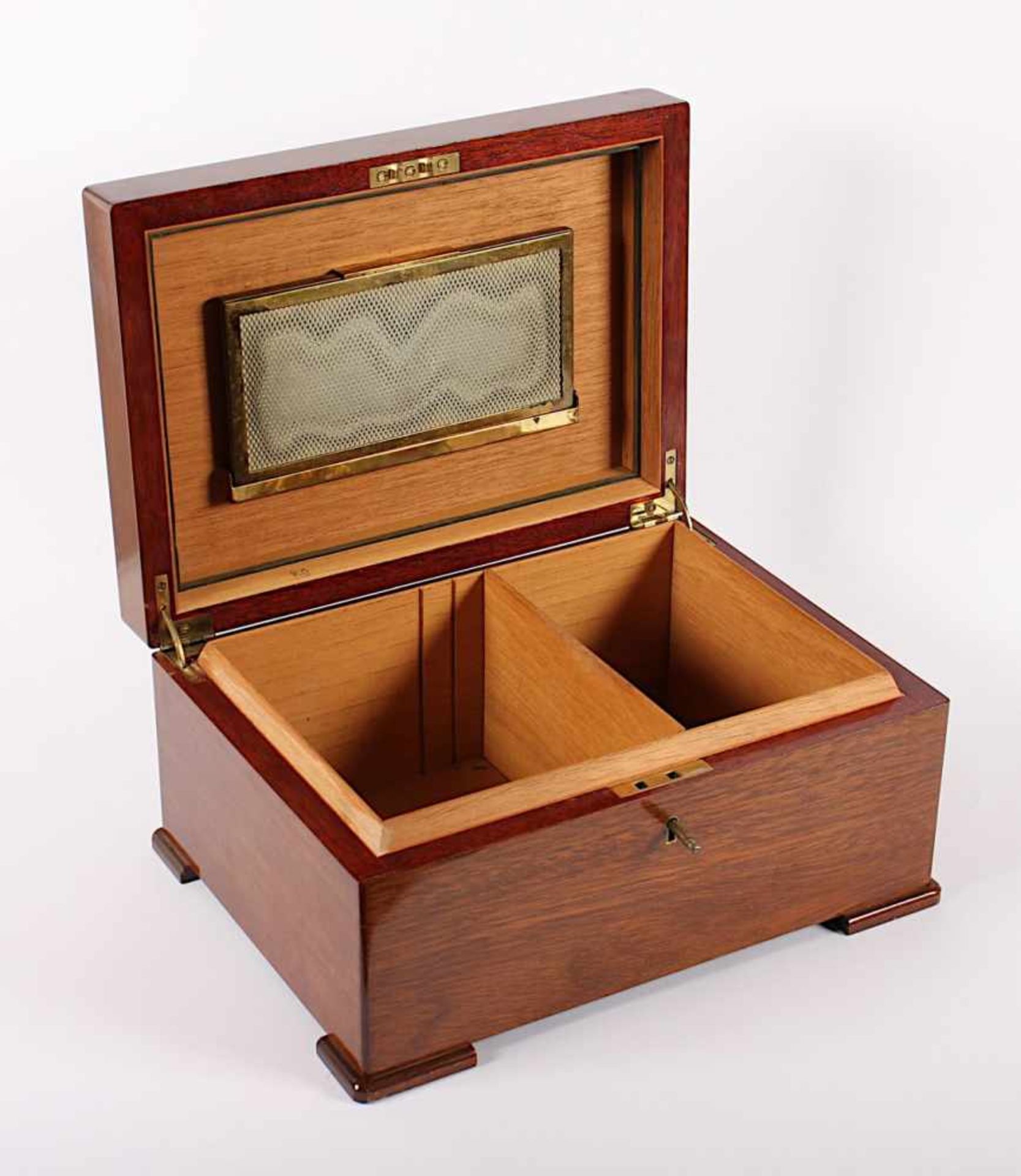 HUMIDOR, Holz, innen Facheinteilung, 15,5 x 32 x 23, min.besch., 20.Jh. - Bild 2 aus 2