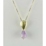 AMETHYSTANHÄNGER, Pampel, Anhänger aus 585/ooo Gelbgold, besetzt mit 5 kleinen Diamanten von ca. 0,