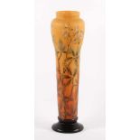 JUGENDSTIL-VASE, farbloses, satiniertes Glas, orange-gelbe Pulvereinschmelzungen, umlaufend