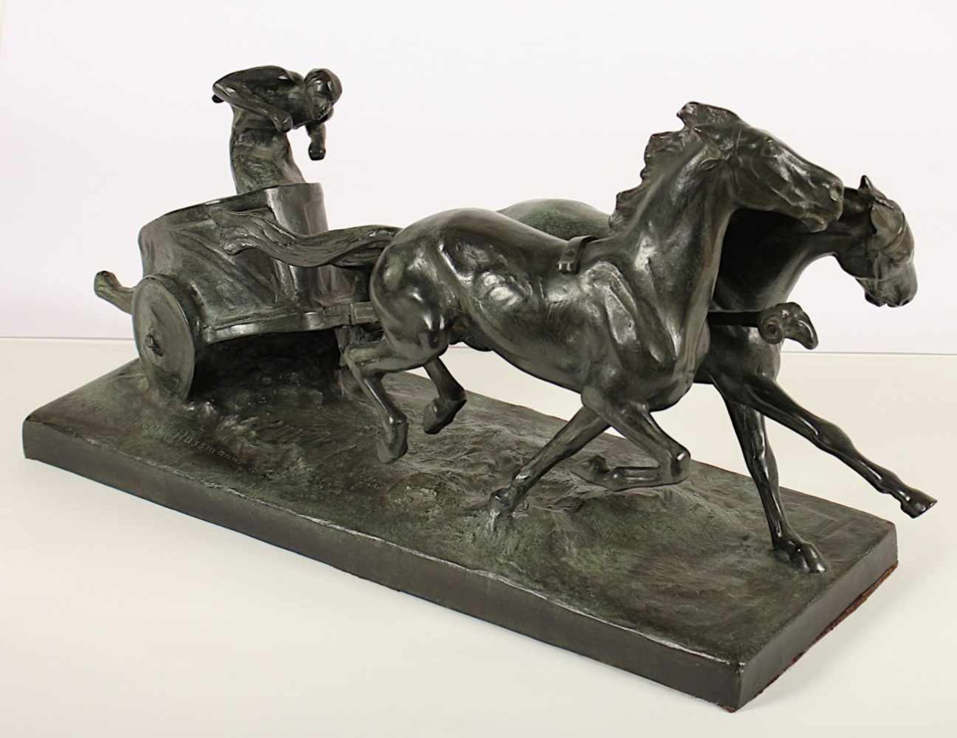 HUSSMANN, Albert Hinrich (1874-1946), "Siegeswagen", Bronze, L 75, H 40, auf dem Sockel signiert,