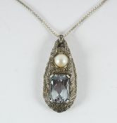 ANHÄNGER AN KETTE, Silber, besetzt mit einem Spinell und einer Perle, L 3,3, an Kette aus 835/ooo