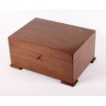 HUMIDOR, Holz, innen Facheinteilung, 15,5 x 32 x 23, min.besch., 20.Jh.