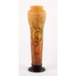 JUGENDSTIL-VASE, farbloses, satiniertes Glas, orange-gelbe Pulvereinschmelzungen, umlaufend