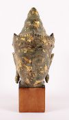 BUDDHAKOPF, Bronze, mit Resten von Vergoldung, H 23, auf Holzsockel montiert, THAILAND