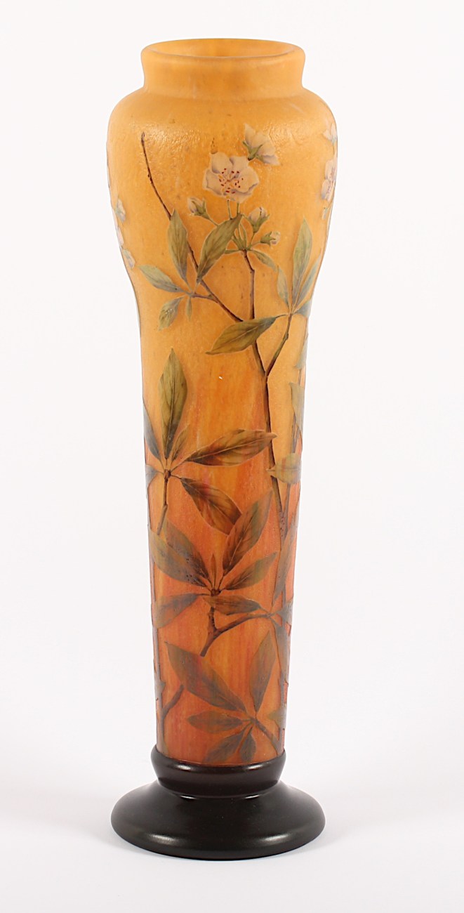 JUGENDSTIL-VASE, farbloses, satiniertes Glas, orange-gelbe Pulvereinschmelzungen, umlaufend - Image 2 of 6