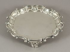 SALVER, 925/ooo, passig geschweifter Profilrand, Dm 22, 395g, MAPPIN & WEBB, SHEFFIELD, 1899