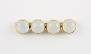 BROSCHE, 585/ooo Gelbgold, besetzt mit vier Mondsteincabochons, L 5,2, 53g