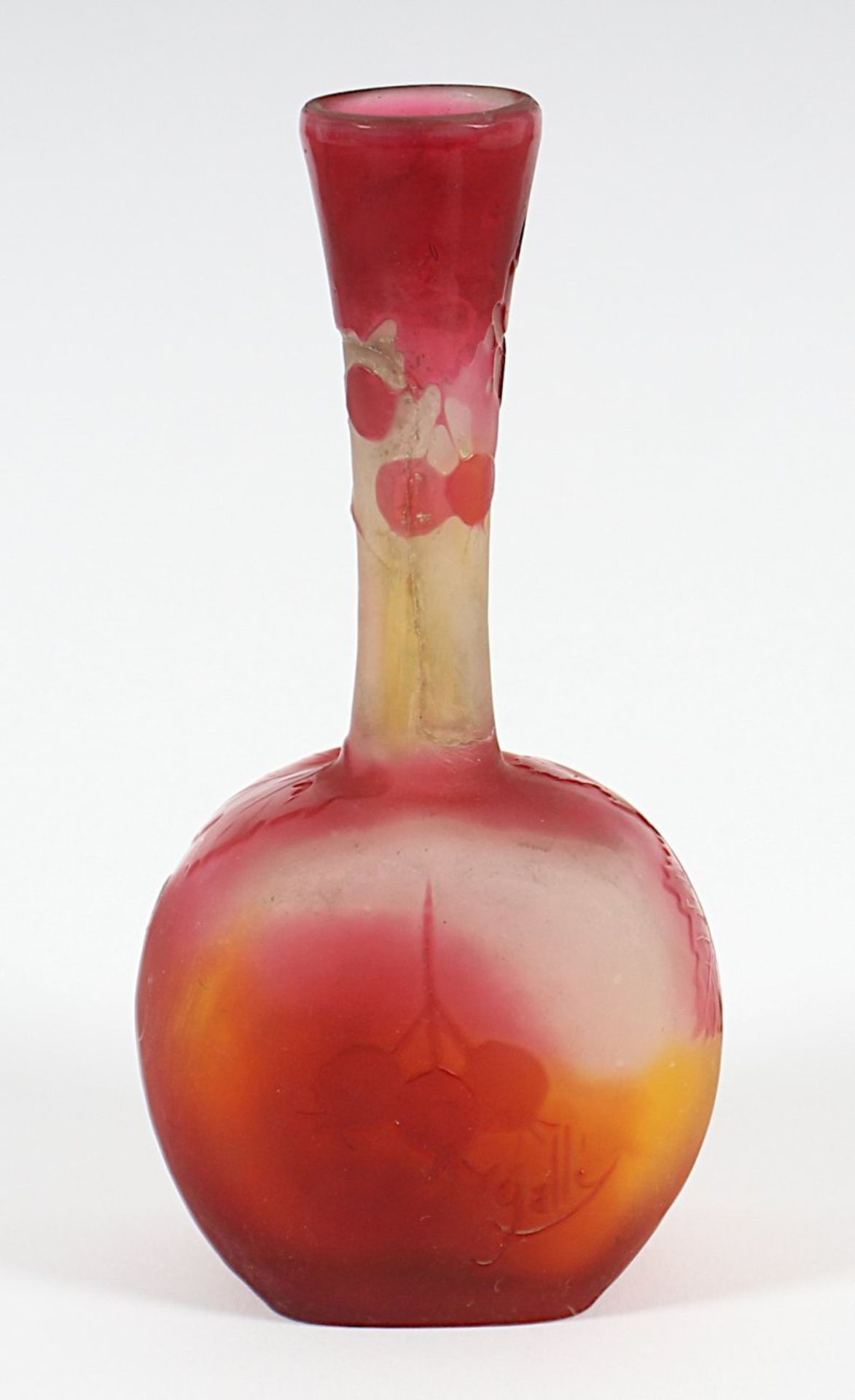 VASE, farbloses Glas mit farbigen Pulvereinschmelzungen, geätzt, H 13,5, am Hals rest., signiert, - Bild 2 aus 2