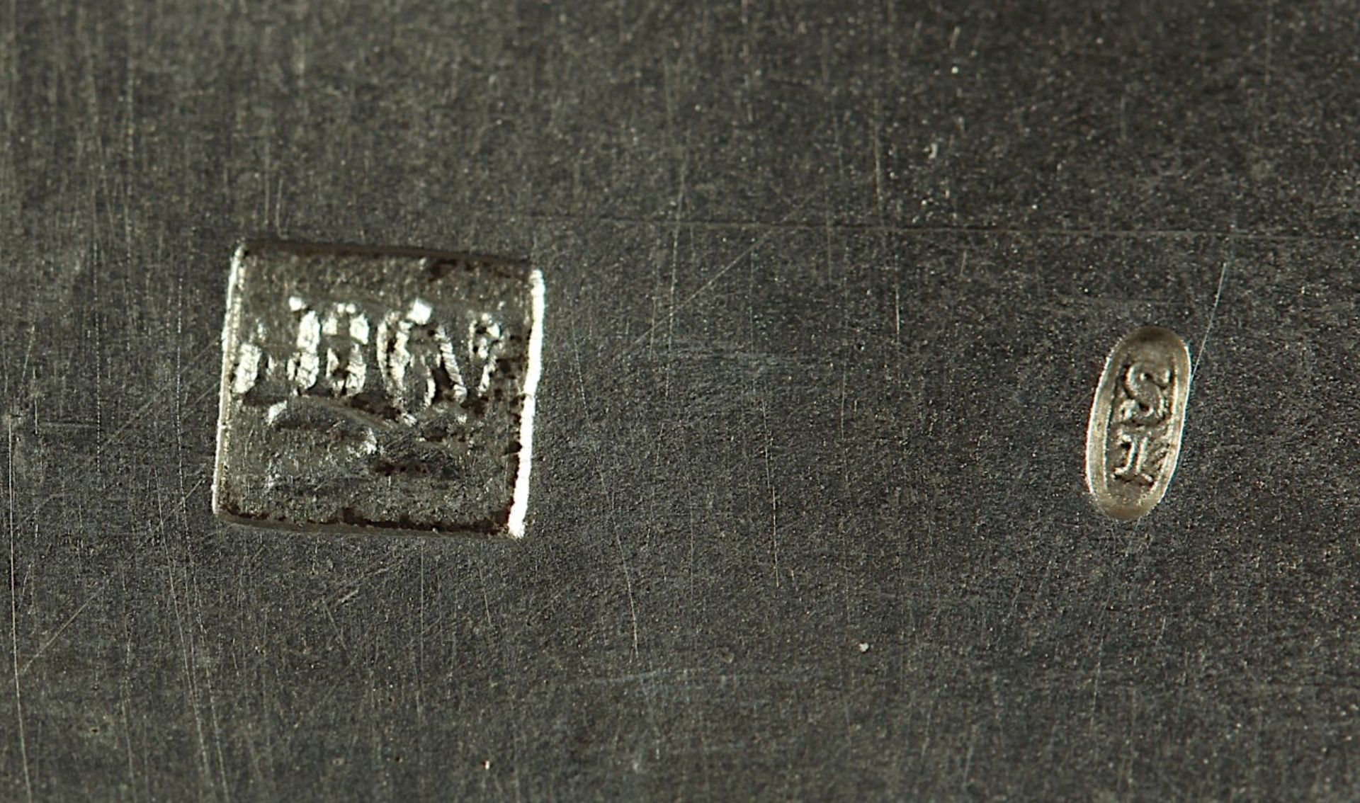 KANNE, 934/ooo, Griff ebonisiertes Holz, Stülpdeckel mit plastischem Blütenknauf, H 22, 645g, - Bild 2 aus 4