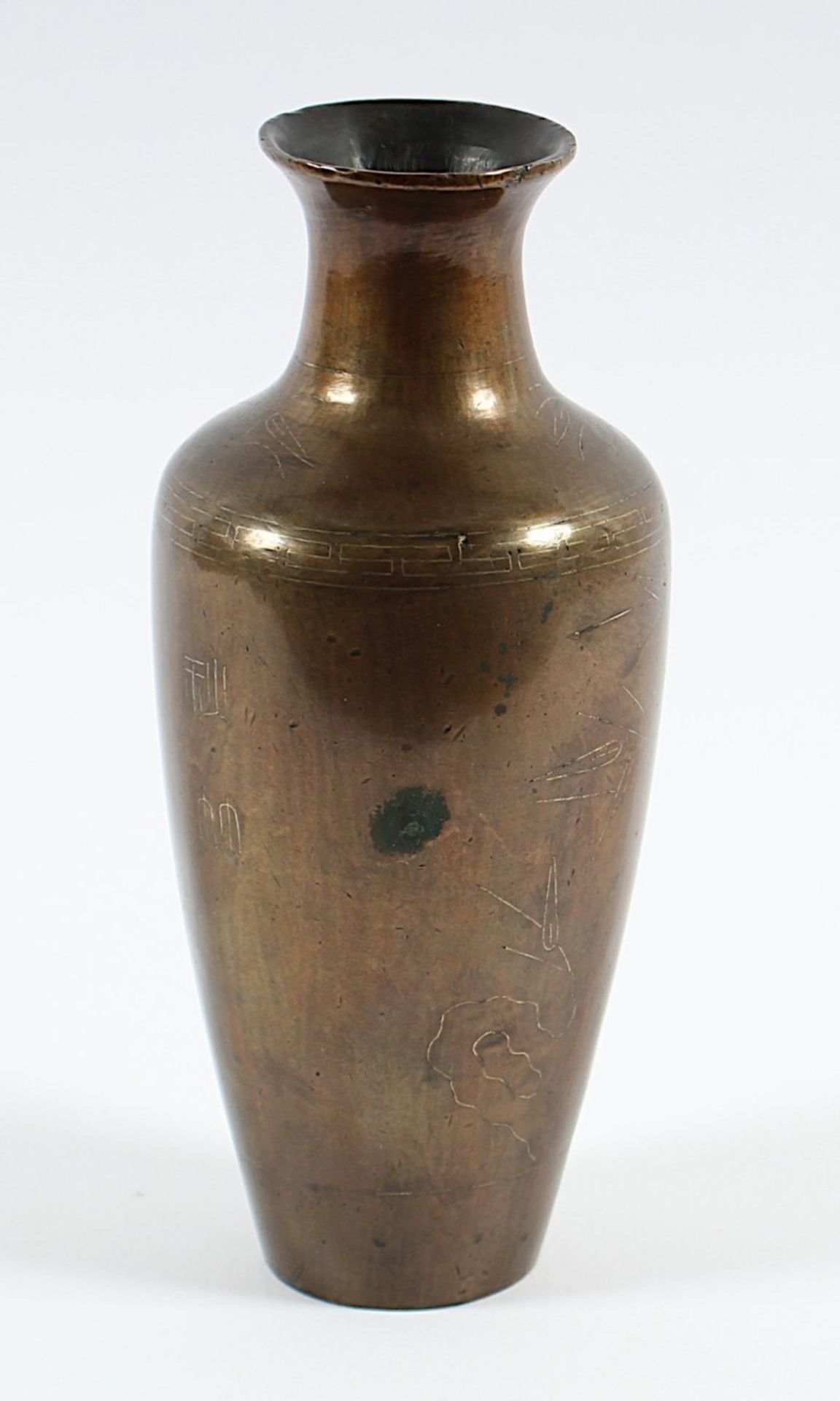 KLEINE VASE, Bronze, in feiner Silberdrahtzeichnung dekoriert, H 15,5, min.besch., CHINA, E.19.Jh. - Image 2 of 3