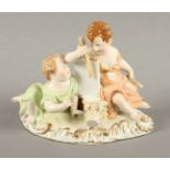 GRUPPE ALLEGORIE DER BAUKUNST, polychrom bemalt, Goldstaffage, H 12, min.best., min.rest.,