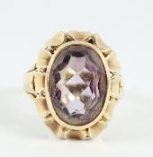 DAMENRING, 585/ooo Gelbgold, besetzt mit einem Amethyst (berieben), RG 52, 5,9g