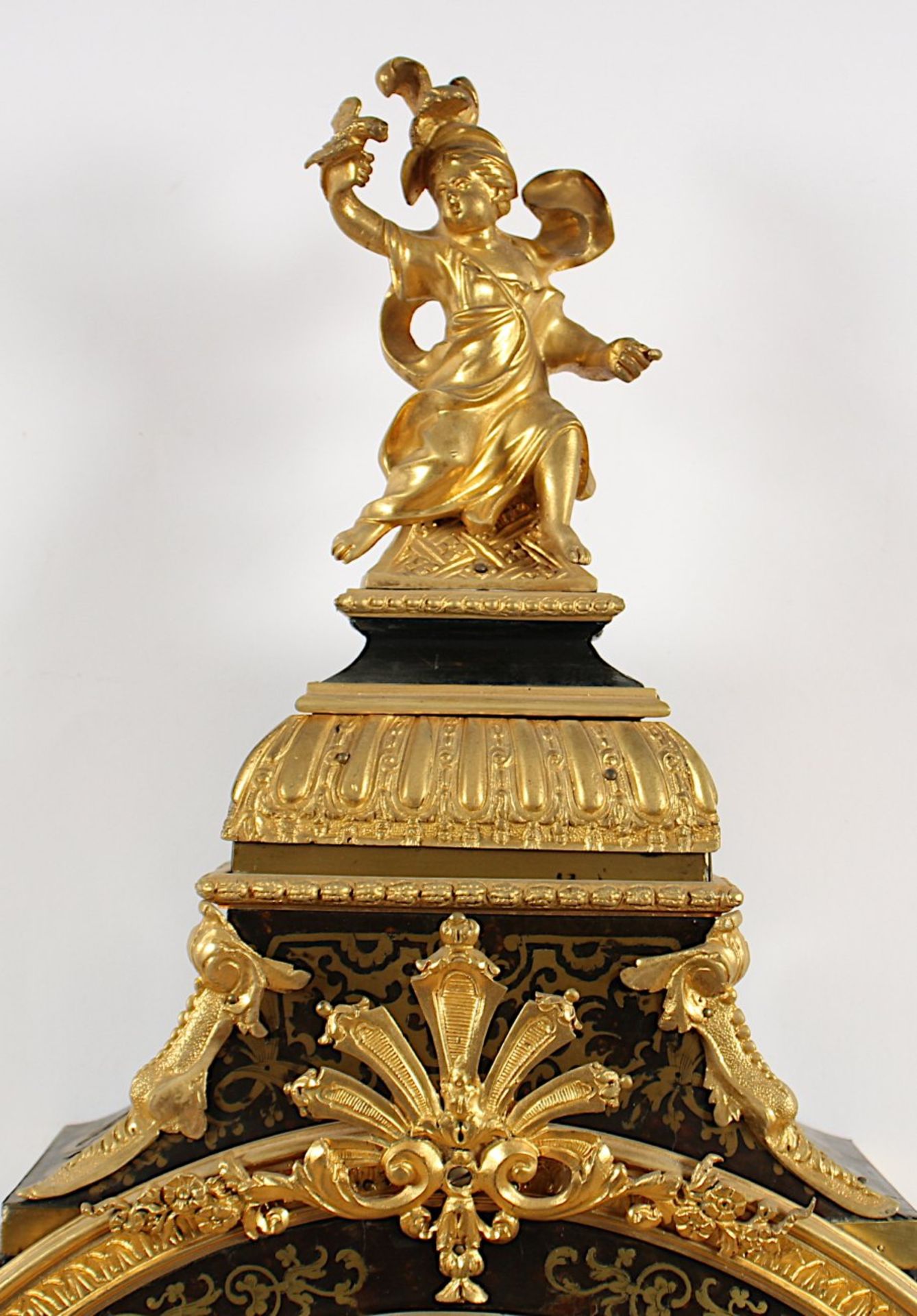 GROSSE LOUIS-XIV-KONSOLPENDULE, sogenannte "Religieuse", Gehäuseverzierung in Boulle-Technik, besch. - Image 5 of 7