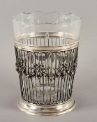 VASE, farbloses Glas mit Zierschliff, silberner Korb, 800/ooo, mit plastisch gearbeiteten Festons, H