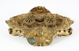 ENCRIER, Bronze, vergoldet, Rocaille- und Muscheldekor, fehlende Glaseinsätze, H 7/8, B 24, T 15,