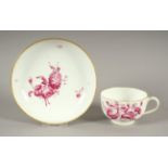 TASSE MIT UNTERTASSE, Halbkugelform, Blumendekor in Purpur-Camaieu, Goldrand, Dm UT 14, min.ber.,