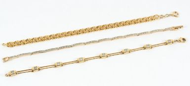 DREI ARMBÄNDER, vergoldet, besetzt mit Strass und Diamantsimili, L 18/19