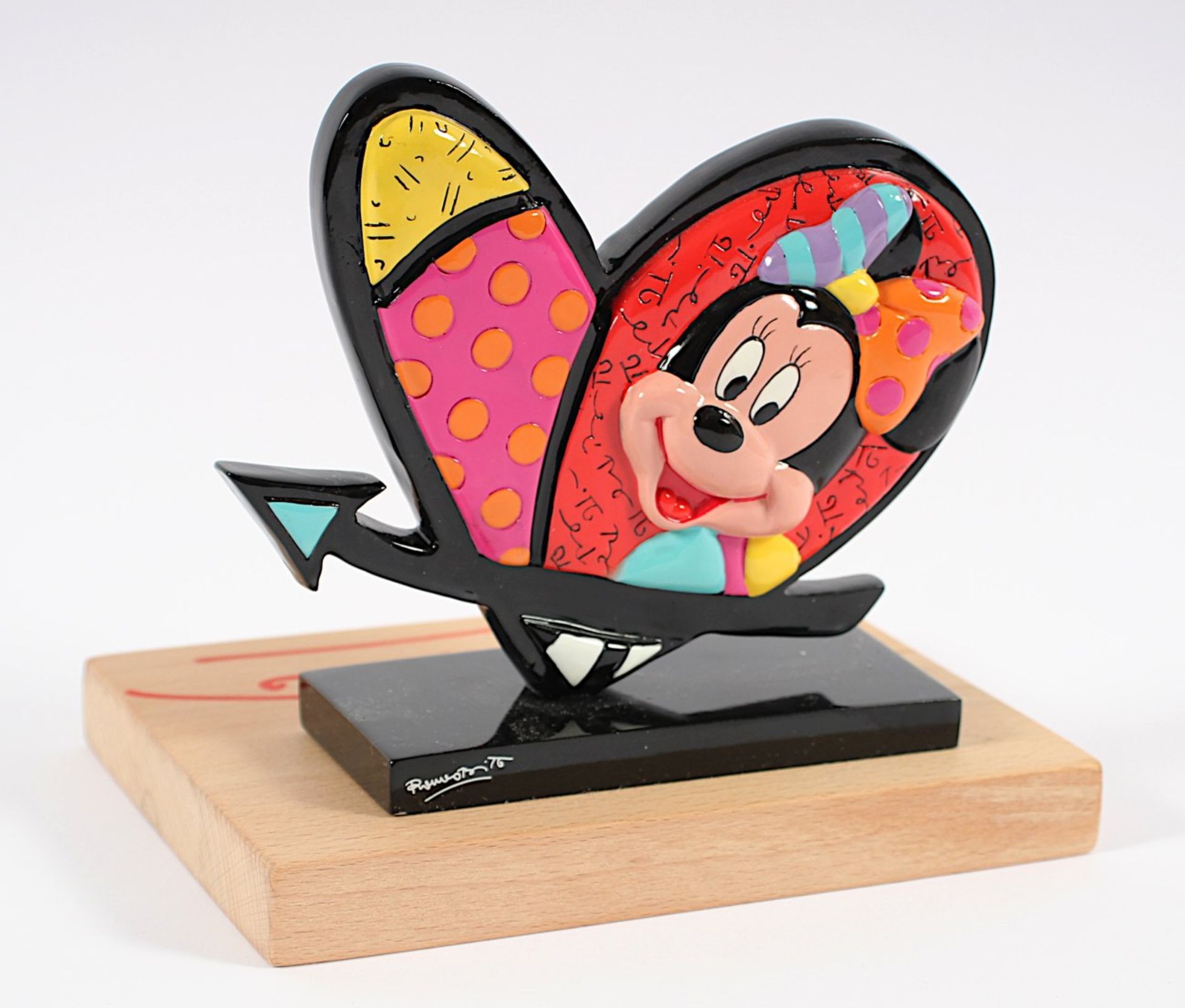 BRITTO, Romero, "Disney Mickey und Minnie Heart", Kunstguss, auf Holzsockel montiert, dieser vom - Bild 2 aus 2