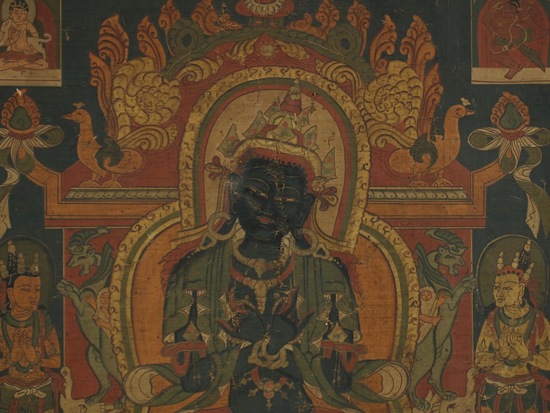 THANGKA AMOGHASIDDHI, Gouache und Gold auf Stoff, der kosmische Buddha sitzt unterhalb eines - Image 3 of 4