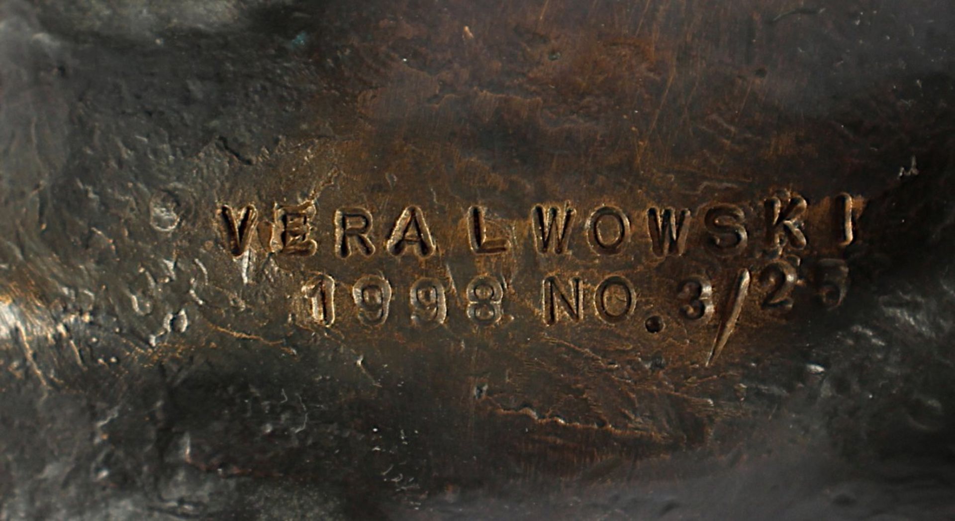 LWOWSKI, Vera, "Kleine französische Bulldogge", Bronze, H 12,5 unterseitig signiert, 1998, - Image 3 of 3