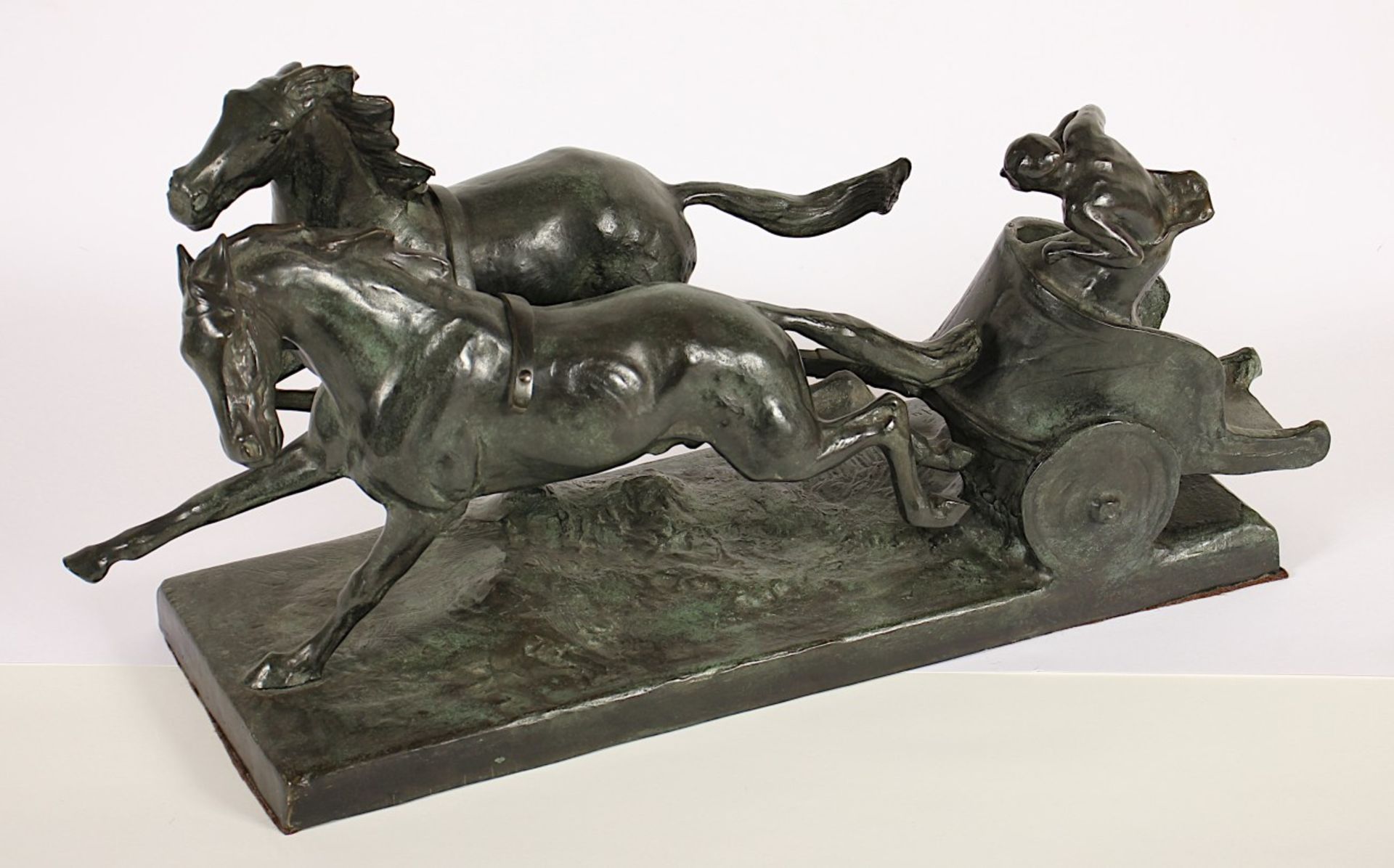 HUSSMANN, Albert Hinrich (1874-1946), "Siegeswagen", Bronze, L 75, H 40, auf dem Sockel signiert, - Bild 3 aus 4