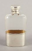 TASCHENFLASCHE, farbloses, facettiert geschliffenes Glas, Becher und Montierung 925/ooo, H 15,