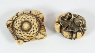 ZWEI NETSUKE, a) Früchte und Blätter, Elfenbein, fein geschnitzt und dunkel akzentuiert, L 4; b)