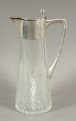 KARAFFE, farbloses Glas (min.besch.) mit Zierschliff, Montierung 800/ooo, auf dem scharnierten