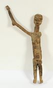 STEHENDE WEIBLICHE FIGUR, Holz, geschnitzt, farbig patiniert, besch., H 96, wohl LOBI, BURKINA FASO,