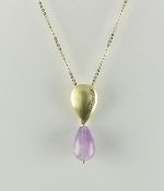 AMETHYSTANHÄNGER, Pampel, Anhänger aus 585/ooo Gelbgold, besetzt mit 5 kleinen Diamanten von ca. 0,