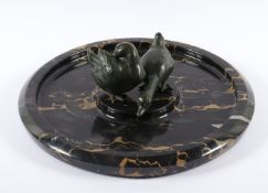 SCHALE, Marmor, mit figürlicher Bronzebekrönung, Dm 36, DEUTSCH, um 1930