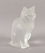 KATZE, farbloses, satiniertes Glas, H 20,5, LALIQUE