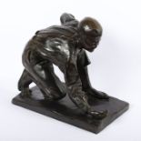 BAUCKE, Heinrich, "Knabe beim Murmelspiel", Bronze, H 34, auf dem Sockel signiert und datiert