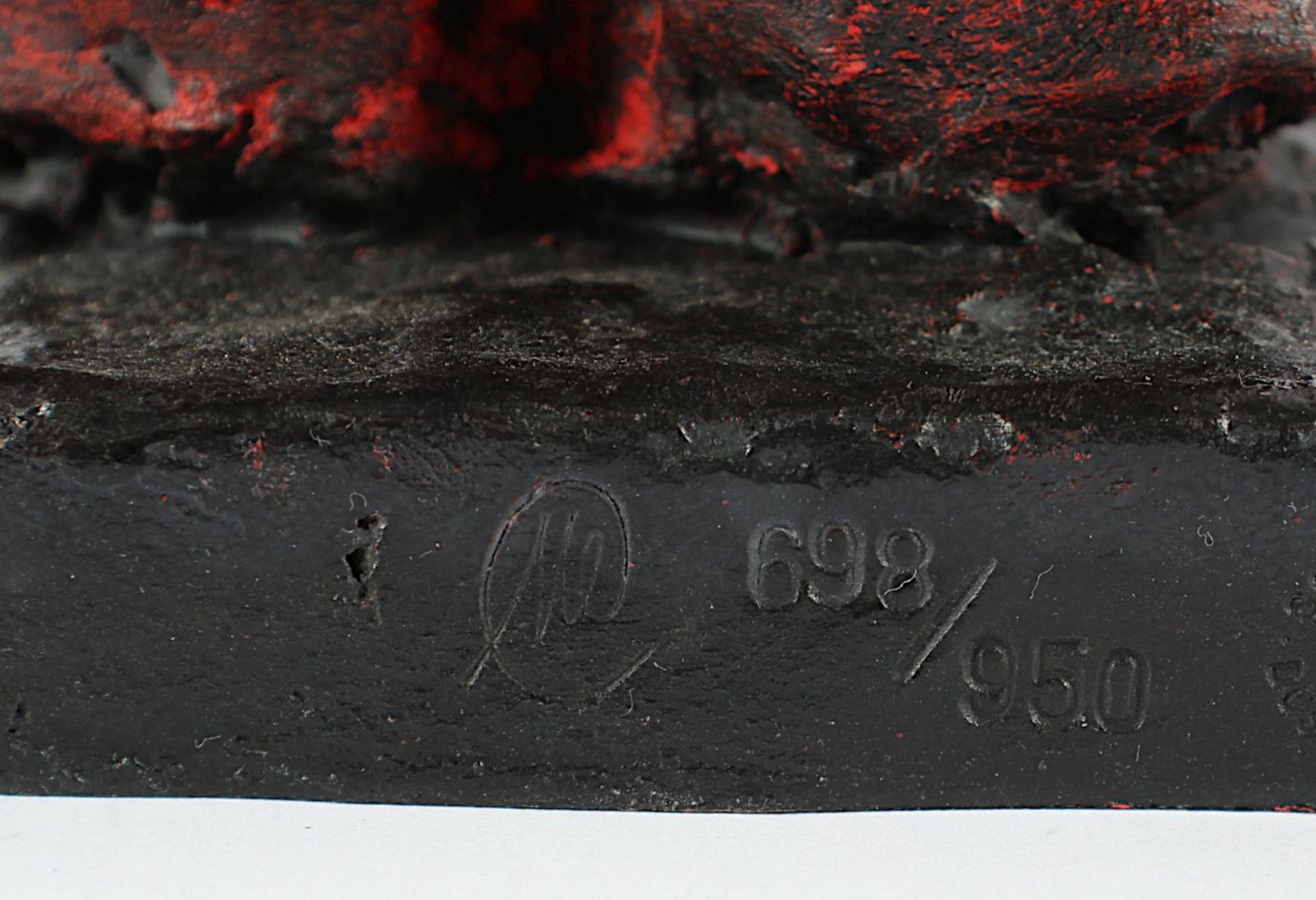 LÜPERTZ, Markus, "Grundgesetz", Bronze, mit leuchtend roter Farbe bemalt/patiniert, verso am - Bild 6 aus 6