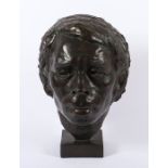 BILDHAUER, 20.Jh., "Portraitkopf von Jacques Brel", Bronze; H 36, bezeichnet auf der Plinthe "