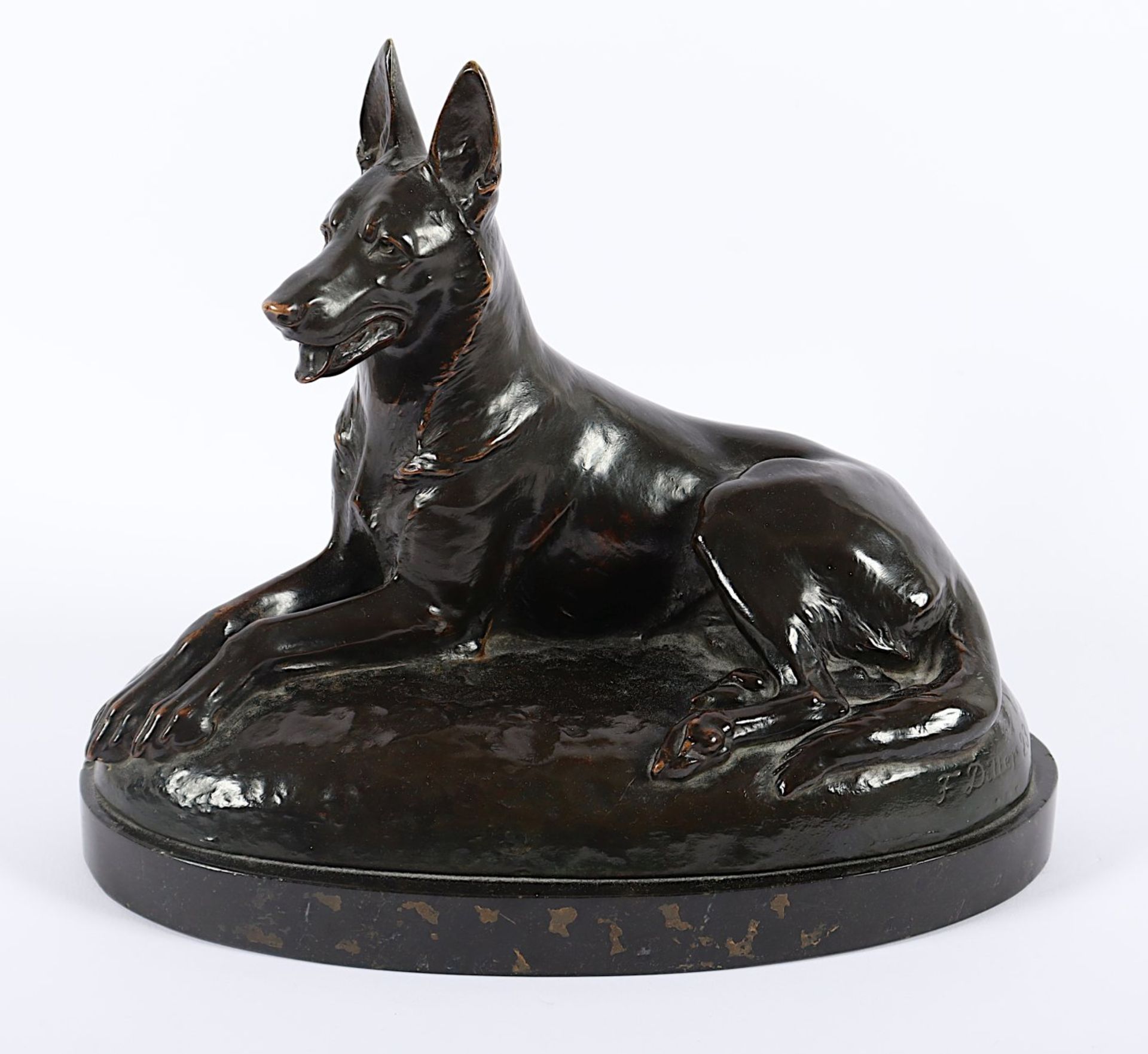 DILLER, Fritz (1875-1945), "Liegender Schäferhund", Galvanoplastik, L 25, auf der Plinthe signiert