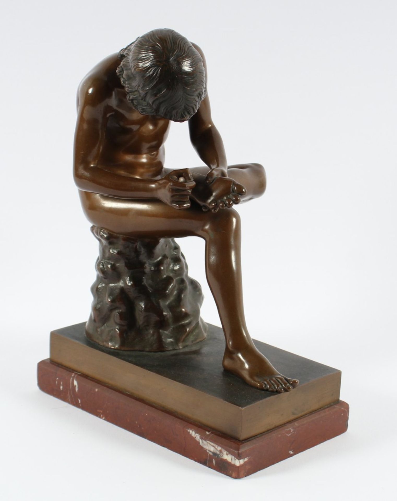 DER DORNAUSZIEHER, Bronze, H 20, Marmorsockel, Gießermarke Akt.-Ges. vorm. Gladenbeck & Sohn, um