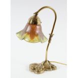 TISCHLAMPE, Bronze/Messing, einflammig, H 34, Schirm mit lüstrierenden Pulveraufdampfungen im