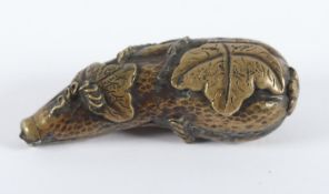 MINIATUR-SCHREIBETUI, Bronze, Yatate in Kürbisform mit Blättern und Ranken, ein Blatt als Deckel, am