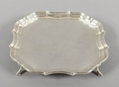 SALVER, 925/ooo, passig geschweift, vier kurze Füße, L 18,5, 244g, BIRMINGHAM, 1939