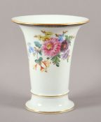 VASE, farbig gemalte Blumen, kobaltblauer Rand, Goldstaffage und -ränderung, H 16,5, rest., MEISSEN,