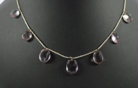 ZARTES COLLIER, Flussperlchen, Mittelstück mit sieben facettierten Amethysten, L 40, um 1900