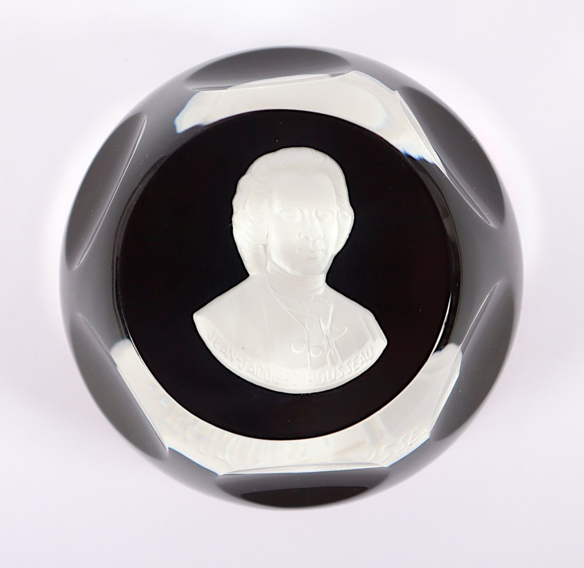 PAPERWEIGHT, farbloses und rot getöntes Glas, Portraitmedaillon, Jean Jacques Rousseau, Dm 7,5,