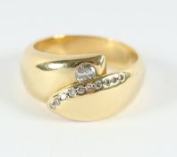 DAMENRING, 750/ooo Gelbgold, besetzt mit Diamanten von zusammen ca. 0,25 ct., RG 53, 13,0g