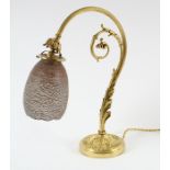 TISCHLAMPE, Bronze, vergoldet, einflammig, Glasschirm mit polychromen Pulvereinschmelzungen,