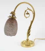 TISCHLAMPE, Bronze, vergoldet, einflammig, Glasschirm mit polychromen Pulvereinschmelzungen,