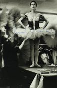 NEWTON, Helmut, "Monte Carlo-Balett Ghislaine Thesmar", Farboffset (Kunstpostkarte), 15 x 9,5,