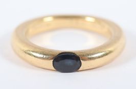 DAMENRING, 750/ooo Gelbgold, besetzt mit einem Safir, RG 56, 9,5g, nummeriert 56C56315, CARTIER,